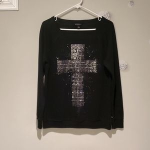 Sweatshirt size med, worn once, super soft, cross with studs.